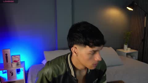 Snapshot of busterspinter chatting on March 1, 11:28 am Buster independent model online show from March 1, 11:28 am