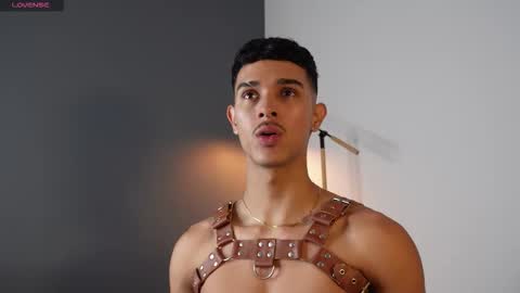 Snapshot of busterspinter chatting on October 16, 4:30 pm Buster independent model online show from October 16, 4:30 pm