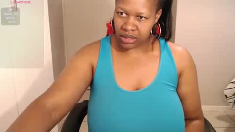 Snapshot of bustylisa85 chatting on February 4, 6:04 am lisa online show from February 4, 6:04 am