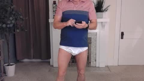 Snapshot of buttnakedfun954737 chatting on December 6, 9:32 am Miles online show from December 6, 9:32 am