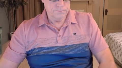 Snapshot of buttnakedfun954737 chatting on January 19, 10:50 am Miles online show from January 19, 10:50 am