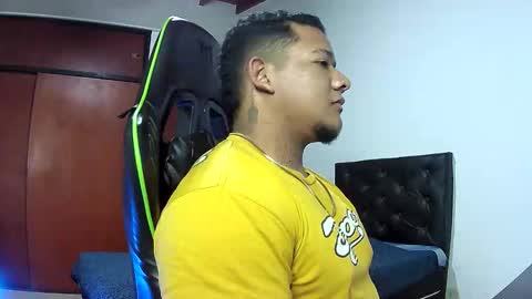 Snapshot of caballerozodi chatting on October 31, 10:44 pm caballerozodi online show from October 31, 10:44 pm