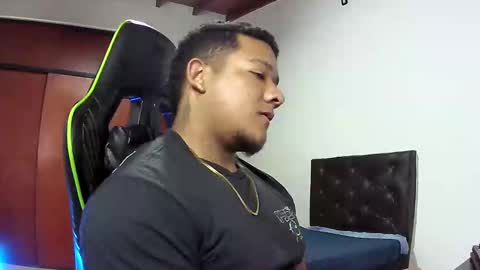 Snapshot of caballerozodi chatting on November 5, 8:42 pm caballerozodi online show from November 5, 8:42 pm