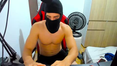 Snapshot of calihotcaliente27 chatting on December 8, 12:29 am calihotcaliente27 online show from December 8, 12:29 am