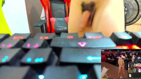 Snapshot of calihotcaliente27 chatting on December 26, 5:30 pm calihotcaliente27 online show from December 26, 5:30 pm