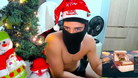 Snapshot of calihotcaliente27 chatting on December 31, 1:30 pm calihotcaliente27 online show from December 31, 1:30 pm