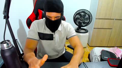 Snapshot of calihotcaliente27 chatting on February 1, 9:54 am calihotcaliente27 online show from February 1, 9:54 am