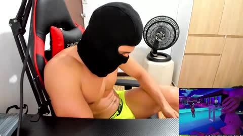 Snapshot of calihotcaliente27 chatting on February 11, 4:13 pm calihotcaliente27 online show from February 11, 4:13 pm