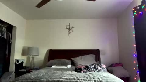 calishop1 online show from December 12, 7:48 pm