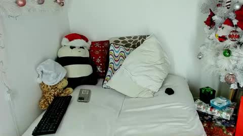 Snapshot of callmeby_lebron chatting on December 26, 2:16 pm LeBron online show from December 26, 2:16 pm