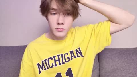 Snapshot of callmenineoneseven chatting on November 3, 12:06 pm Nick online show from November 3, 12:06 pm