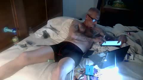 Snapshot of calredding75 chatting on November 18, 7:46 am calredding75 online show from November 18, 7:46 am