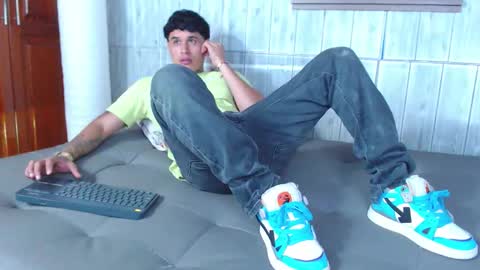 calvin913 online show from November 11, 10:54 pm