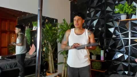 calvin913 online show from November 25, 7:19 am