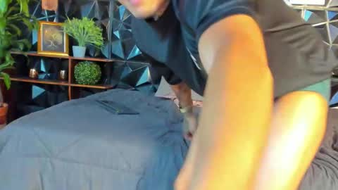 calvin913 online show from December 2, 5:35 am