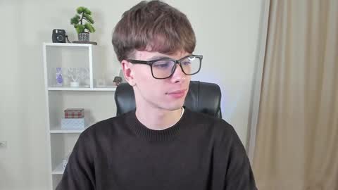 Hey I am Calvin  online show from December 3, 7:11 pm