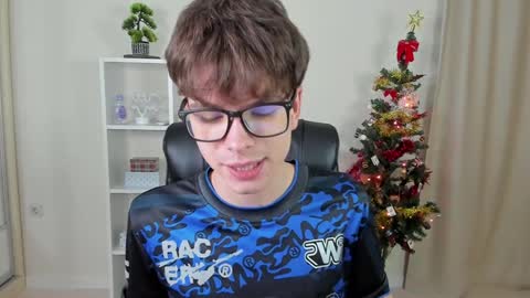 Hey I am Calvin  online show from December 14, 7:14 pm