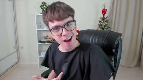 Hey I am Calvin  online show from December 22, 7:10 pm