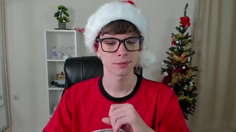 Hey I am Calvin  online show from December 24, 7:11 pm