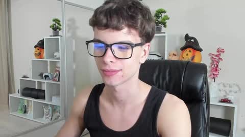 Hey I am Calvin  online show from January 26, 7:09 pm