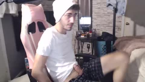 Snapshot of calvin_tanner chatting on December 17, 1:18 am calvin_tanner online show from December 17, 1:18 am