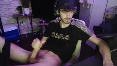 Snapshot of calvin_tanner chatting on November 14, 10:29 pm calvin_tanner online show from November 14, 10:29 pm