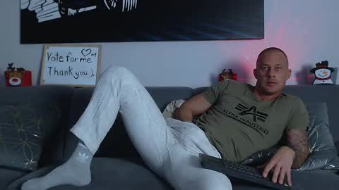 Calvin  online show from December 16, 11:39 pm