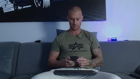 Calvin  online show from January 3, 8:32 am