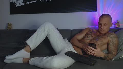 Calvin  online show from January 16, 12:45 am