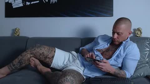 Calvin  online show from February 6, 1:05 am