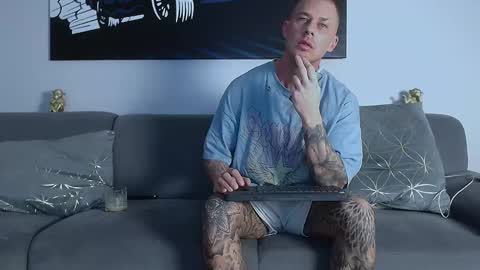 Calvin  online show from February 27, 7:23 am