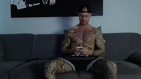 Calvin  online show from October 1, 8:09 am