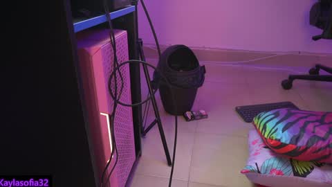 Calypso and Kayla online show from February 5, 6:13 am