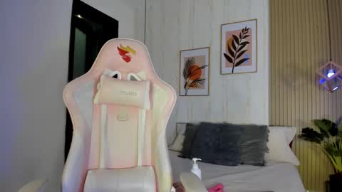 Cameron  online show from September 17, 8:10 pm