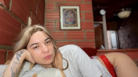 camii19y online show from November 10, 7:02 pm