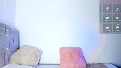 Snapshot of camii_sweett2 chatting on October 7, 8:17 pm camii_sweett2 online show from October 7, 8:17 pm