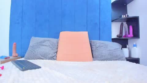 Snapshot of camiinieves chatting on March 11, 4:18 pm Camila online show from March 11, 4:18 pm