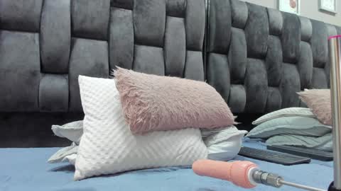 Snapshot of camila__herrera chatting on December 13, 9:35 am Camila online show from December 13, 9:35 am