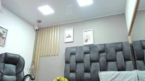 Snapshot of camila__herrera chatting on December 21, 12:49 pm Camila online show from December 21, 12:49 pm