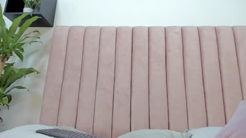 Snapshot of camila__herrera chatting on February 6, 9:11 am Camila online show from February 6, 9:11 am