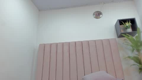 Snapshot of camila__herrera chatting on February 14, 10:38 am Camila online show from February 14, 10:38 am