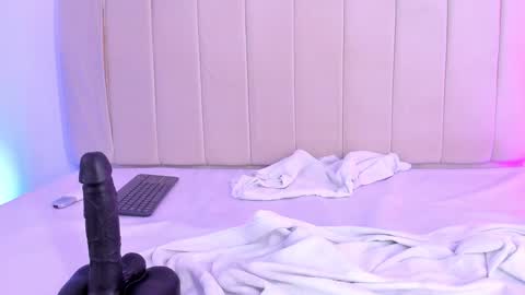 Snapshot of camila_adams chatting on December 5, 11:18 pm Cami online show from December 5, 11:18 pm