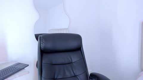 Snapshot of camila_adams chatting on February 25, 11:11 pm Cami online show from February 25, 11:11 pm