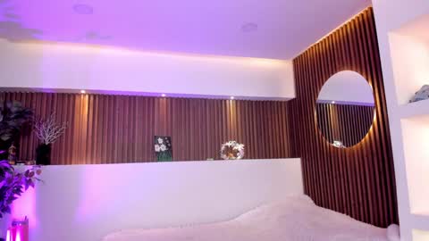 Camila online show from December 17, 11:59 pm