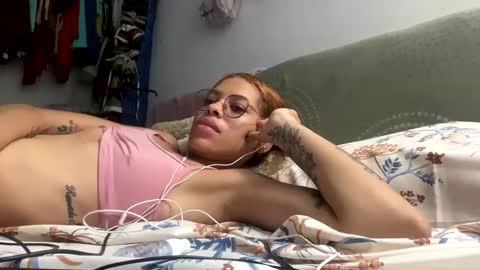 Snapshot of camilahot_girl chatting on September 14, 6:40 pm kira online show from September 14, 6:40 pm