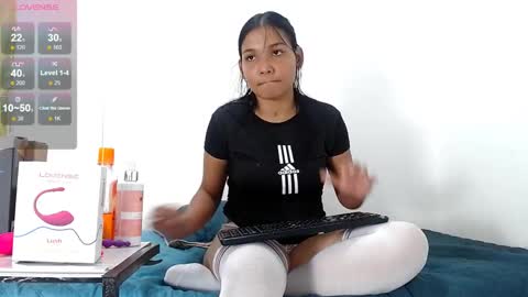 Snapshot of camilavagina24 chatting on December 15, 4:04 pm Camila online show from December 15, 4:04 pm