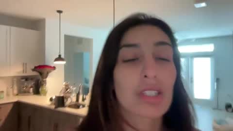 Snapshot of camiliakxoxo chatting on February 7, 4:14 pm camiliakxoxo online show from February 7, 4:14 pm