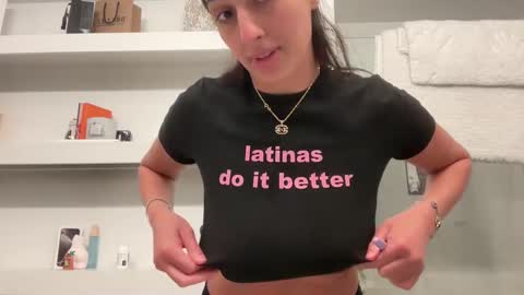 Snapshot of camiliakxoxo chatting on February 20, 4:07 am camiliakxoxo online show from February 20, 4:07 am