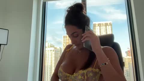 Snapshot of camiliakxoxo chatting on September 25, 10:57 pm camiliakxoxo online show from September 25, 10:57 pm