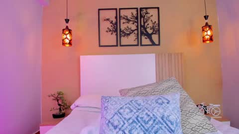 Camille Lynn online show from December 13, 7:25 am